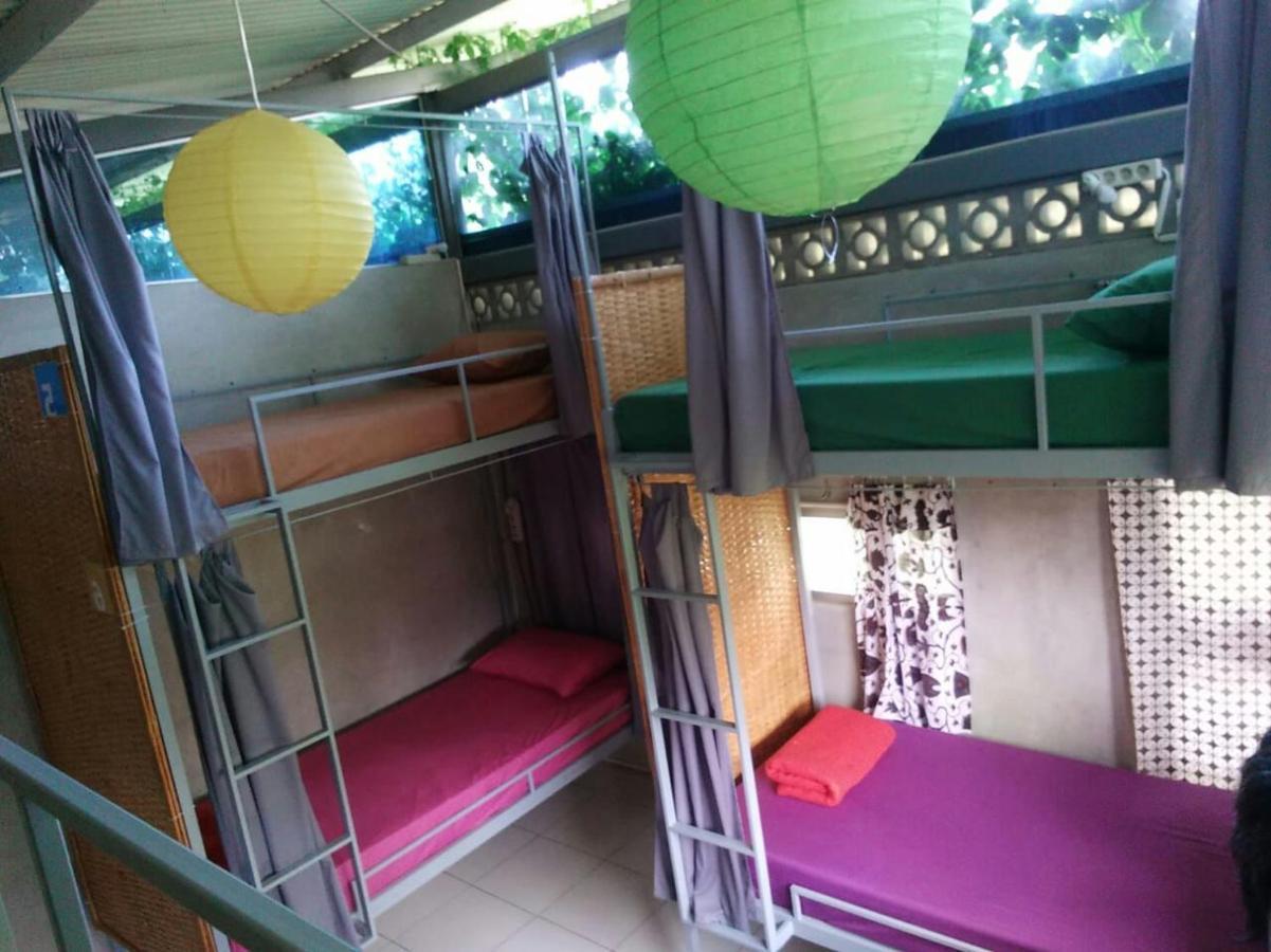 Condro Wulan Hostel Malang Exterior foto